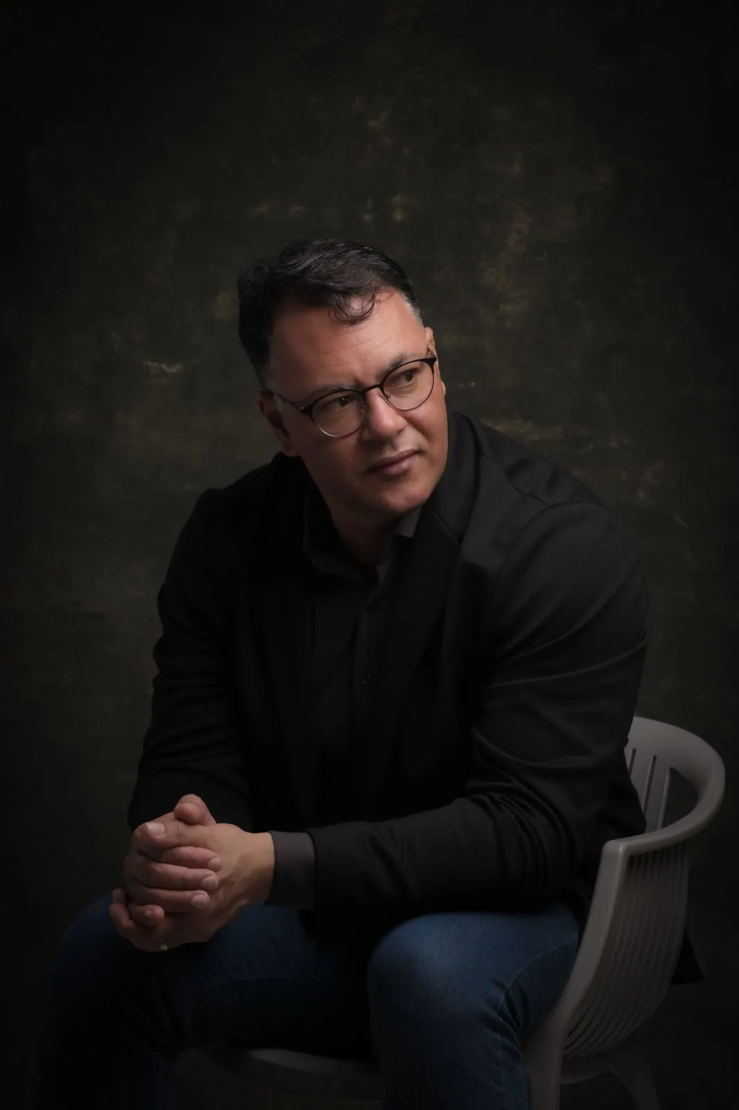 Retrato de Flávio Sousa, psicólogo fenomenológico-existencial