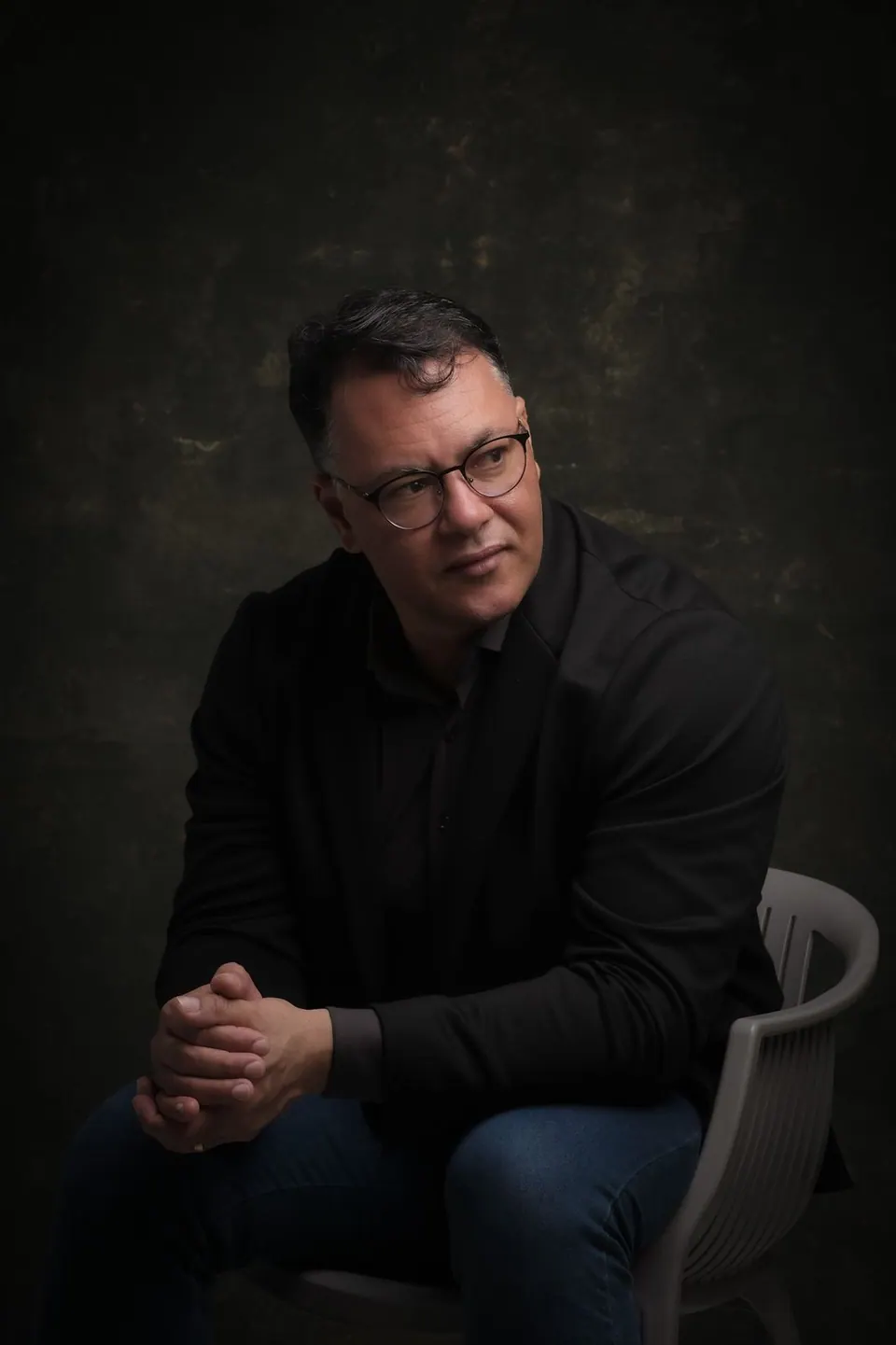 Retrato de Flávio Sousa, psicólogo fenomenológico-existencial